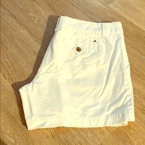White chino Tommy Hilfiger short-size 10.